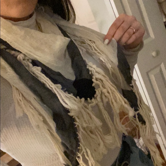 Urban Outfitters Lightweight Fringe Scarf - Picture 2 of 5